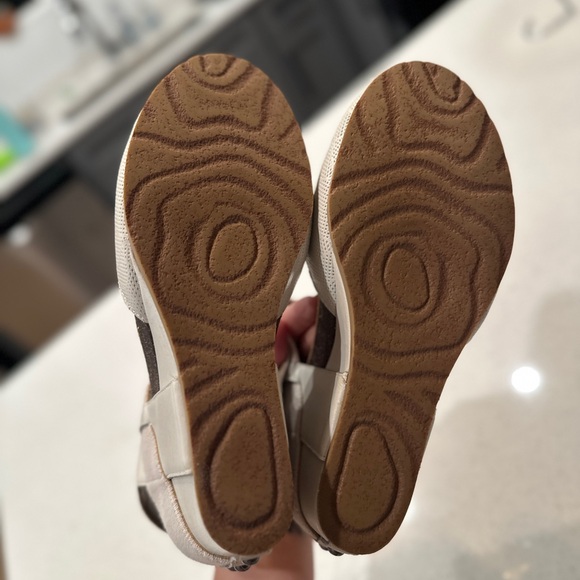 OTBT Rexburg Wedge sandals, white/cream, Sz 8.5 - Picture 5 of 6